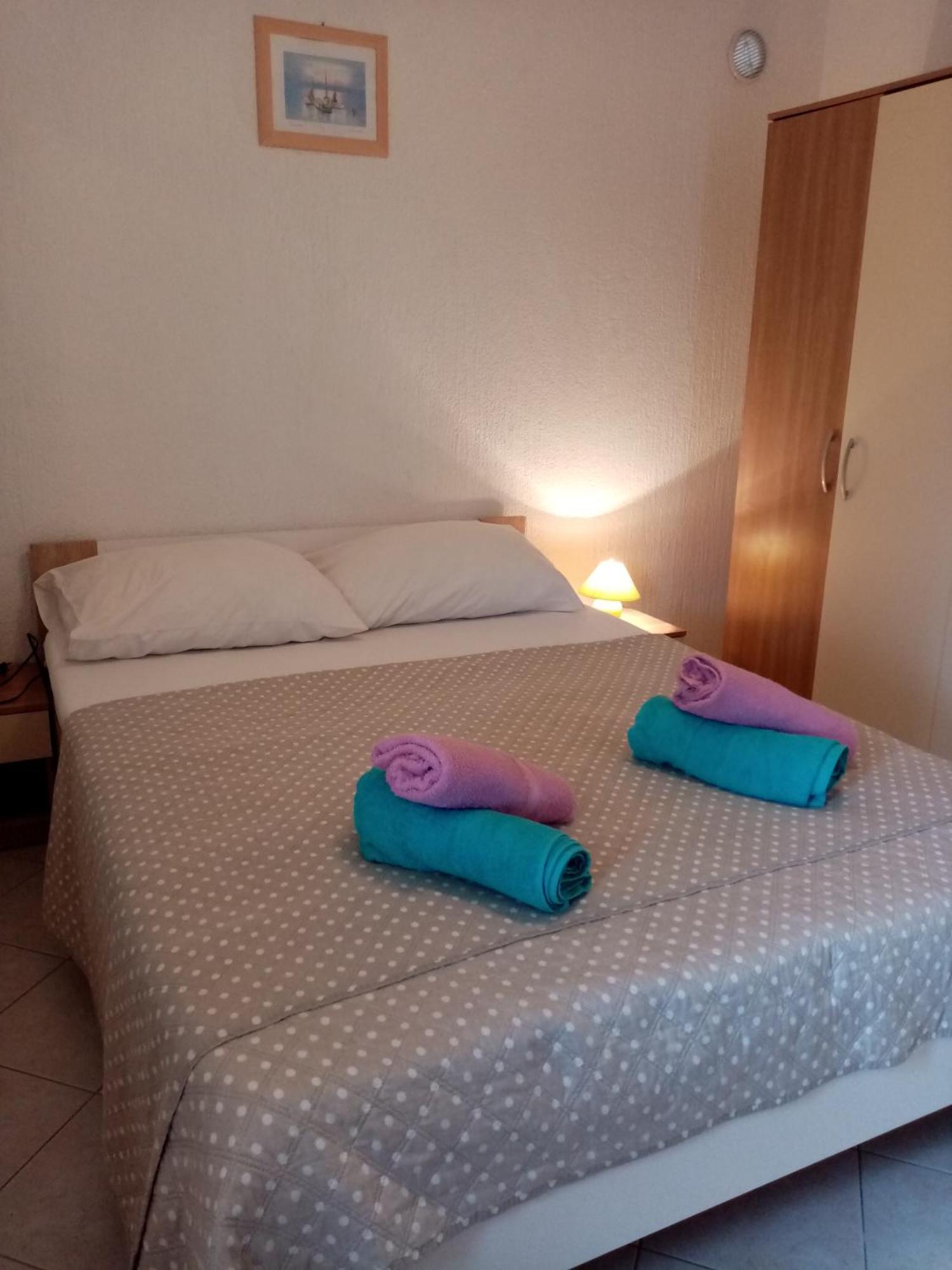 Apartmani Gero Lopar Kamer foto